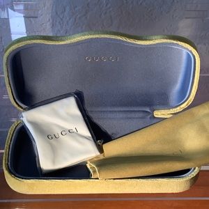 Gucci sunglass case lime green velvet & satin bag